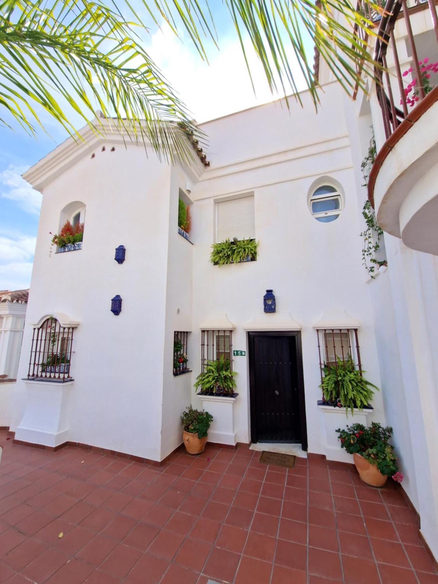 マラガSun & Palms - Cozy Flat In Quiet Neighbourhood With A Great Pool Areaアパートメント エクステリア 写真
