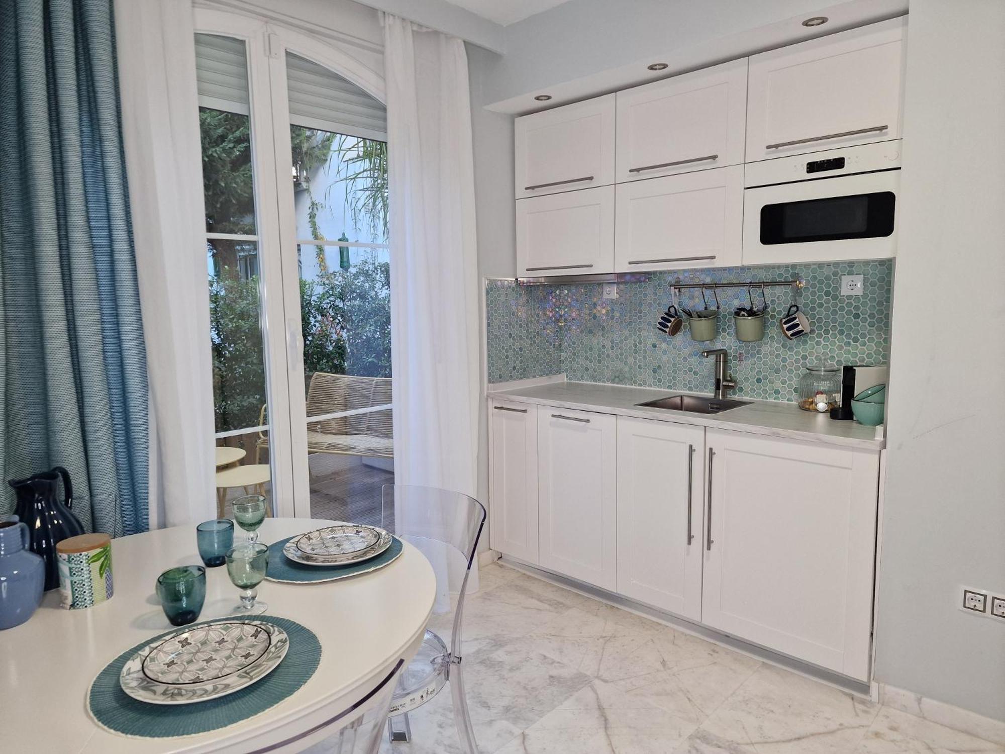 マラガSun & Palms - Cozy Flat In Quiet Neighbourhood With A Great Pool Areaアパートメント エクステリア 写真