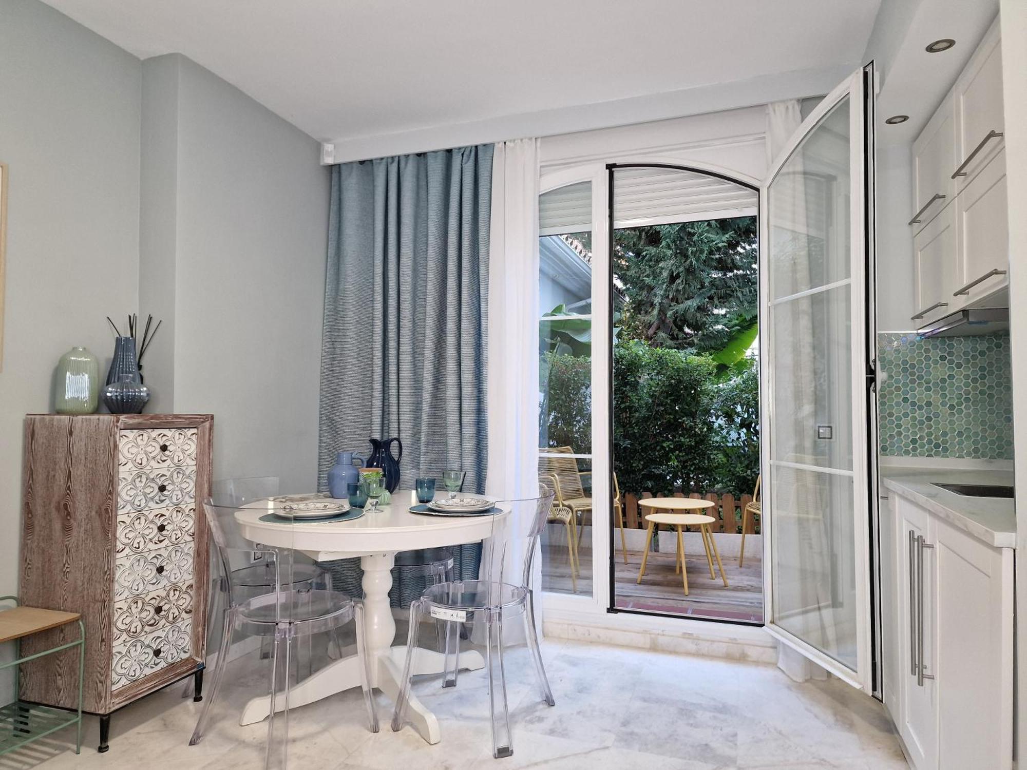 マラガSun & Palms - Cozy Flat In Quiet Neighbourhood With A Great Pool Areaアパートメント エクステリア 写真