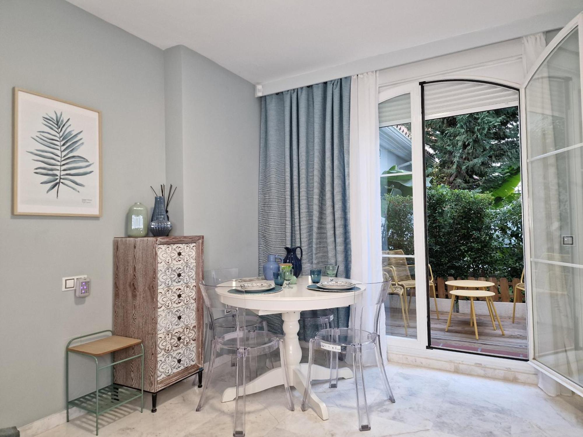 マラガSun & Palms - Cozy Flat In Quiet Neighbourhood With A Great Pool Areaアパートメント エクステリア 写真
