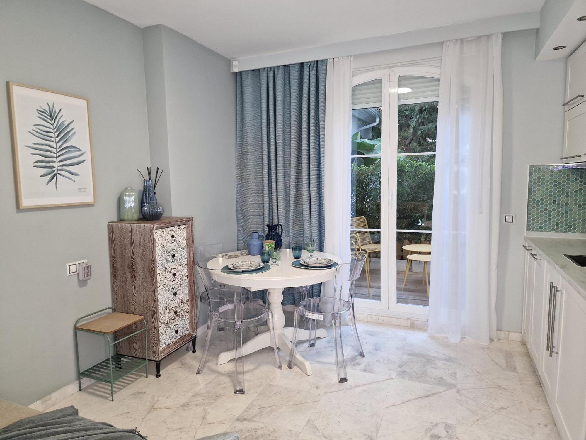 マラガSun & Palms - Cozy Flat In Quiet Neighbourhood With A Great Pool Areaアパートメント エクステリア 写真