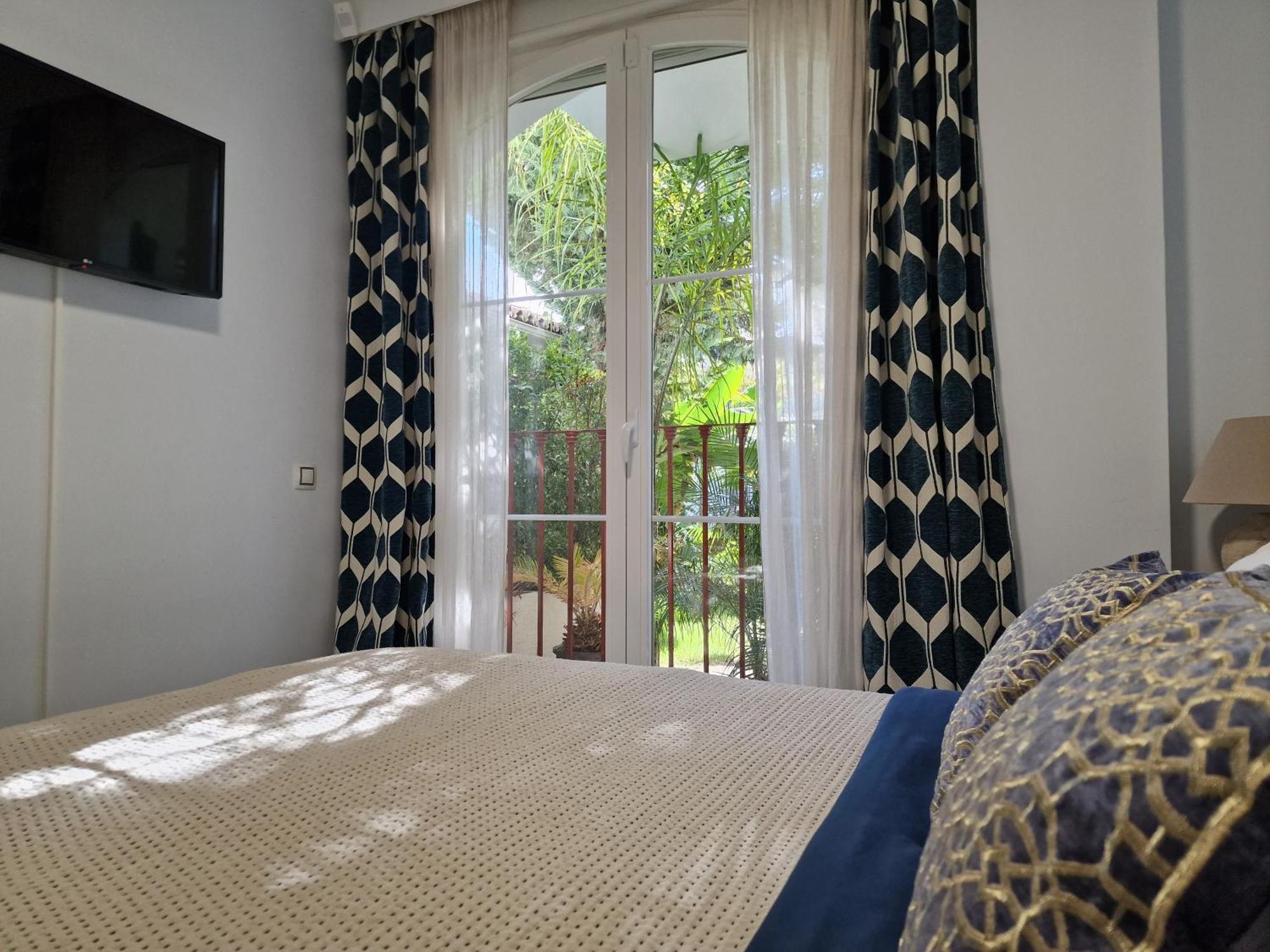 マラガSun & Palms - Cozy Flat In Quiet Neighbourhood With A Great Pool Areaアパートメント エクステリア 写真