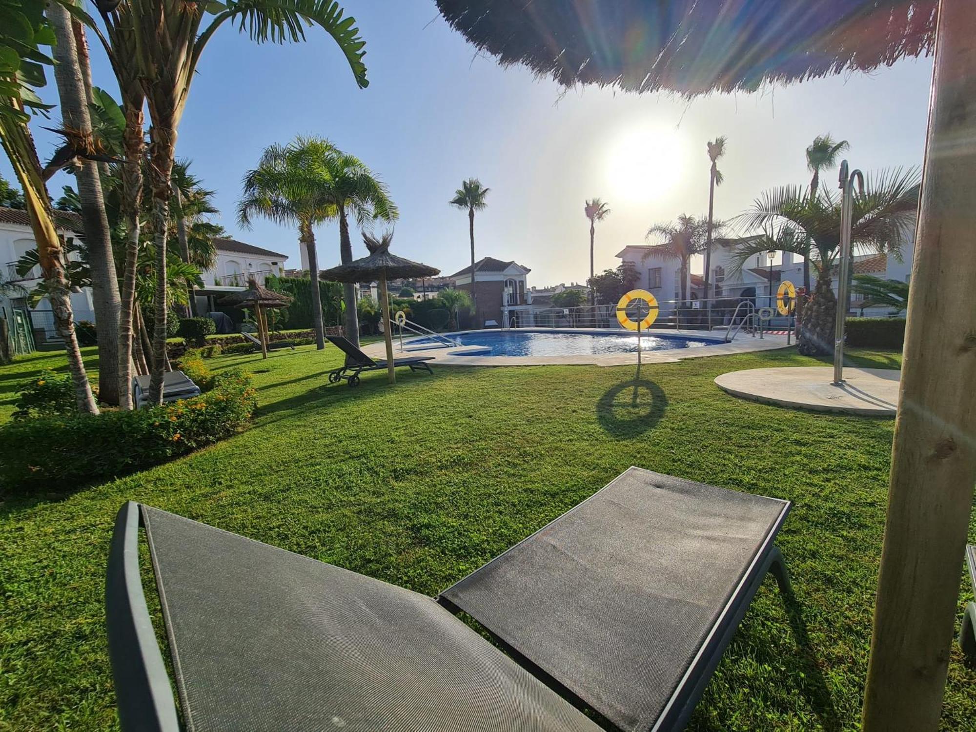 マラガSun & Palms - Cozy Flat In Quiet Neighbourhood With A Great Pool Areaアパートメント エクステリア 写真