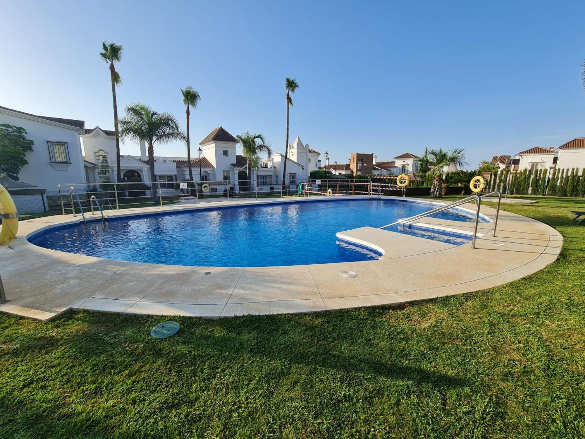 マラガSun & Palms - Cozy Flat In Quiet Neighbourhood With A Great Pool Areaアパートメント エクステリア 写真
