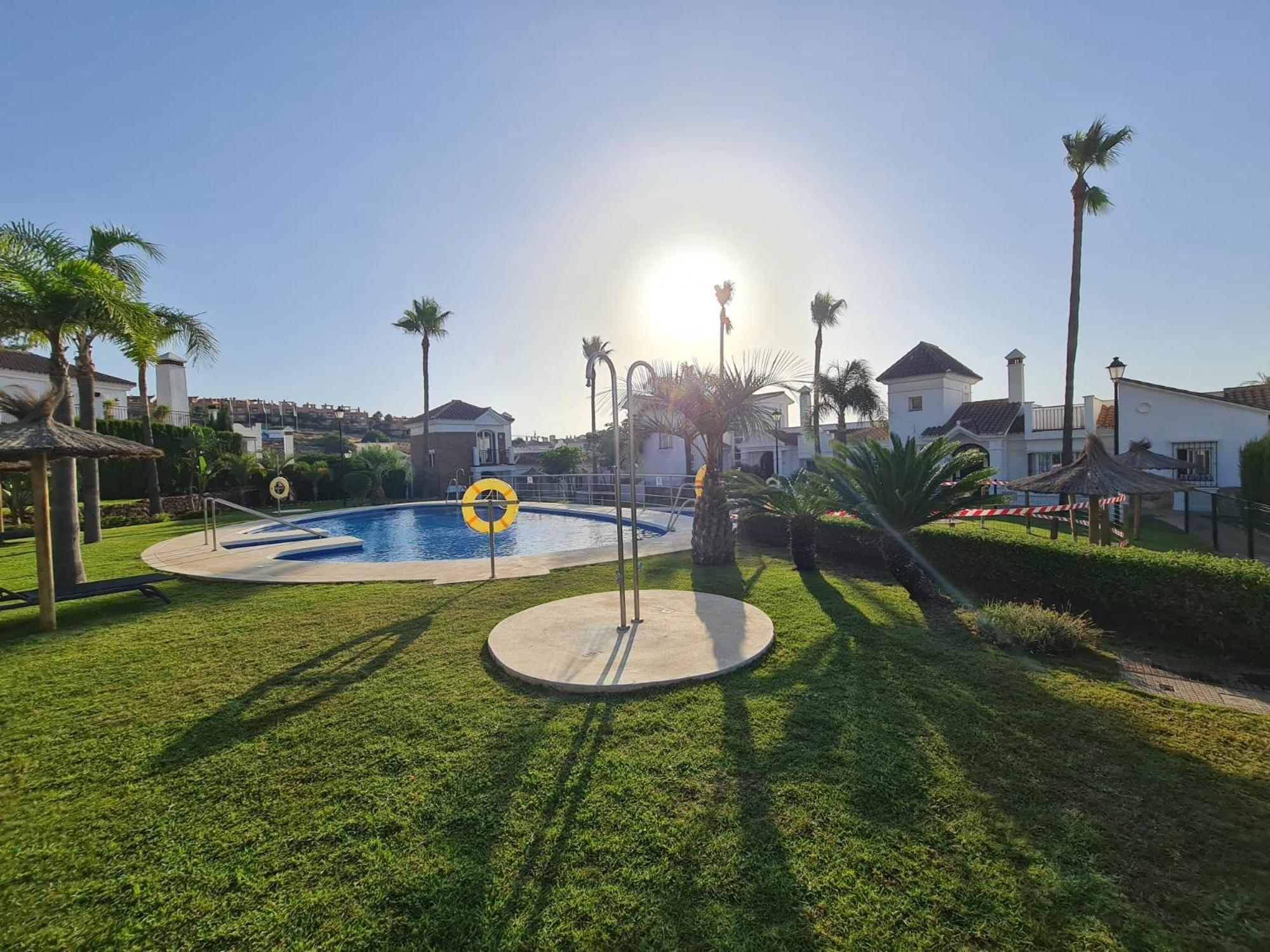 マラガSun & Palms - Cozy Flat In Quiet Neighbourhood With A Great Pool Areaアパートメント エクステリア 写真