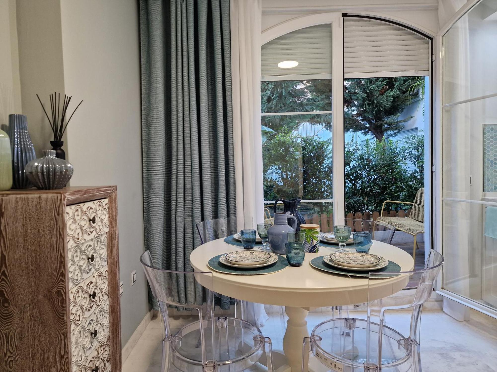 マラガSun & Palms - Cozy Flat In Quiet Neighbourhood With A Great Pool Areaアパートメント エクステリア 写真